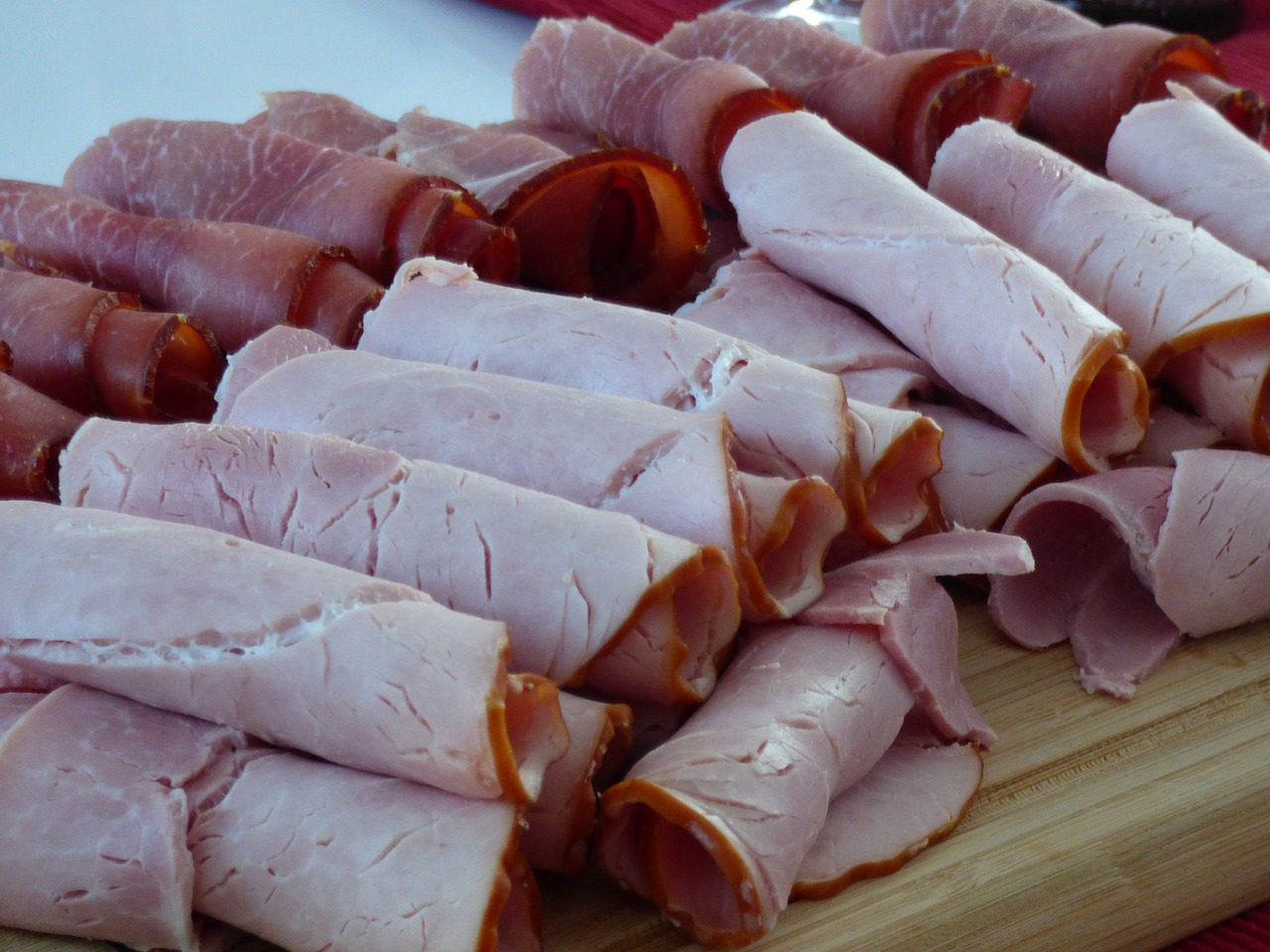 El consumo de carne de cerdo fresca baja un 2% y el de transformados sube un 1,9%