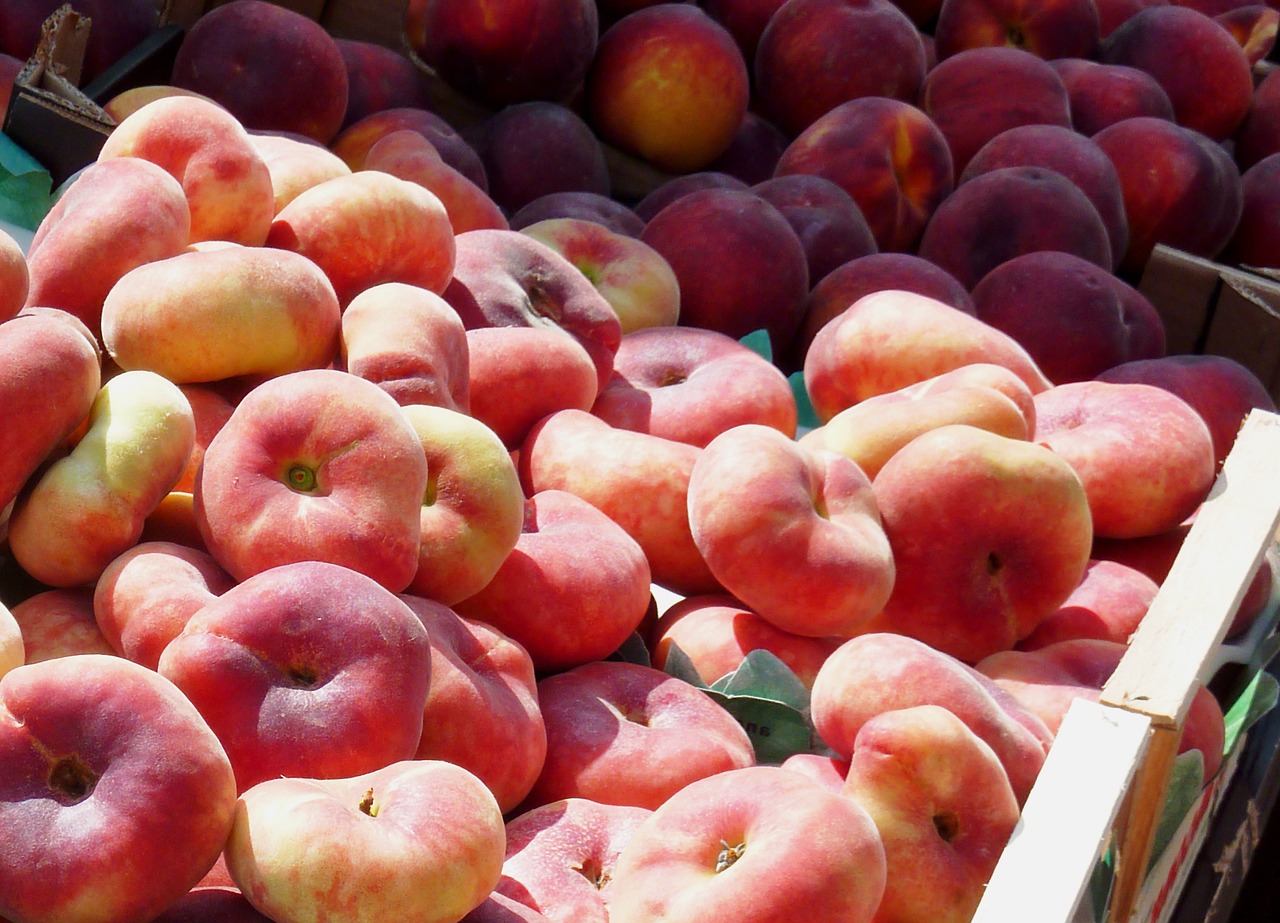 Agricultura obre una quota per transformar 30.000 t de fruita de pinyol en suc