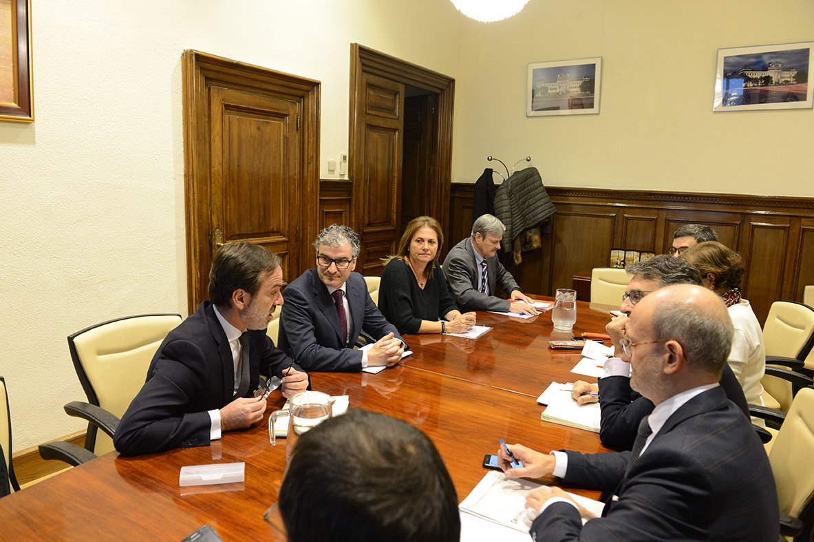 El ministeri d'Agricultura estableix un pla de treball amb Anice per fer front a la crisi dels elaborats carnis